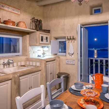 Paros Sleeps 12 T478610 Villa Parikia (Paros)