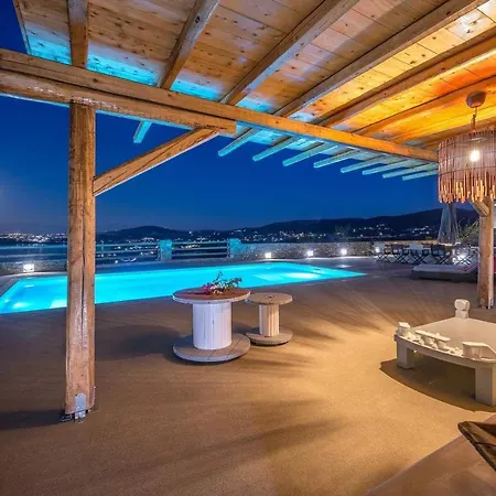 Villa Paros Sleeps 12 T478610 *
