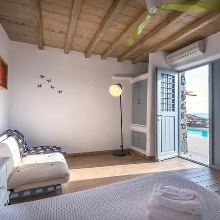 Villa Paros Sleeps 12 T478610 *