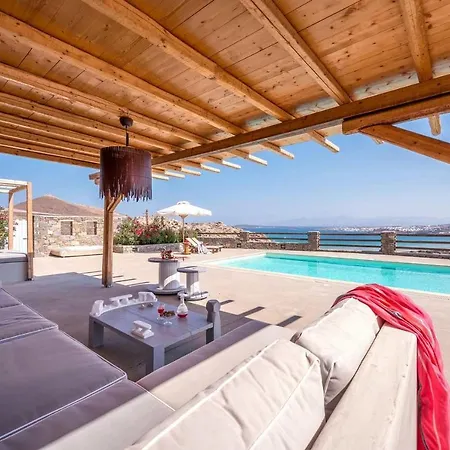 Paros Sleeps 12 T478610 Villa Parikia (Paros)