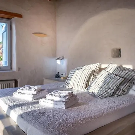 Paros Sleeps 12 T478610 Parikia (Paros)
